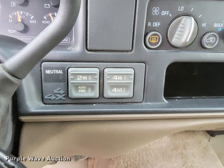 image for item LL9735 1999 Chevrolet Suburban K1500  SUV