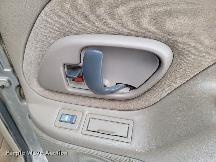 image for item LL9735 1999 Chevrolet Suburban K1500  SUV