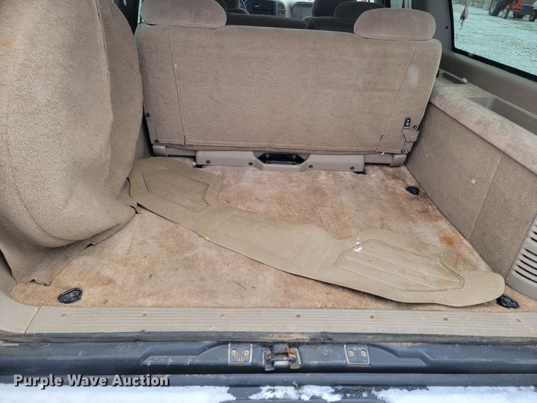 image for item LL9735 1999 Chevrolet Suburban K1500  SUV