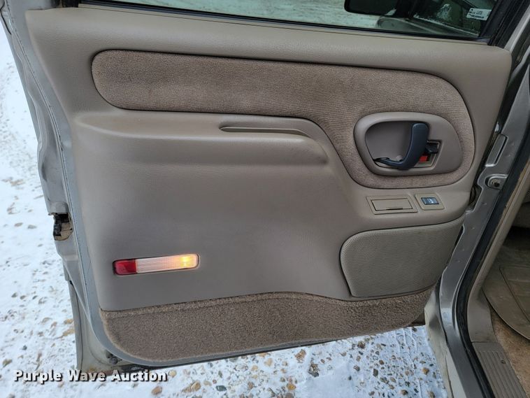 image for item LL9735 1999 Chevrolet Suburban K1500  SUV