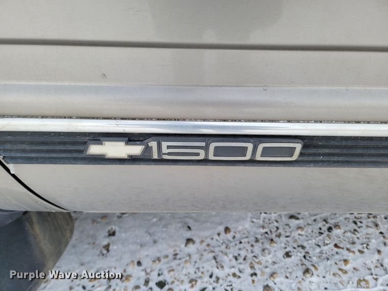 image for item LL9735 1999 Chevrolet Suburban K1500  SUV