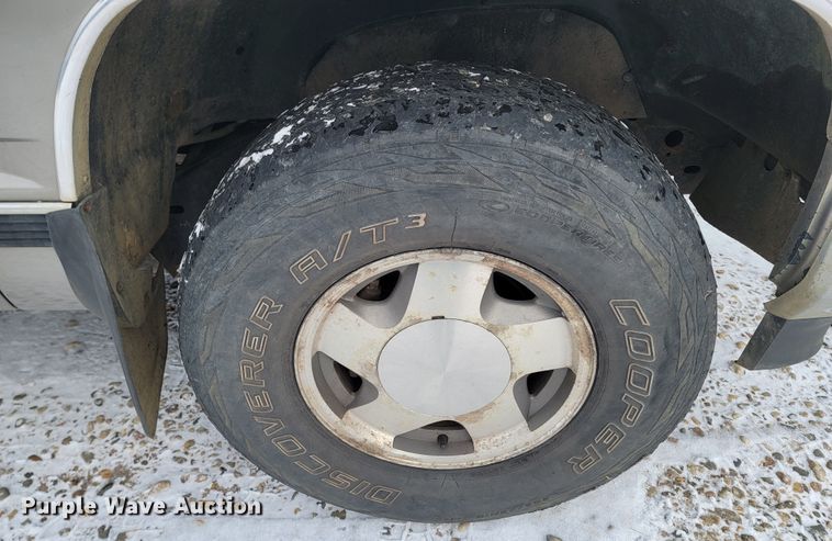 image for item LL9735 1999 Chevrolet Suburban K1500  SUV