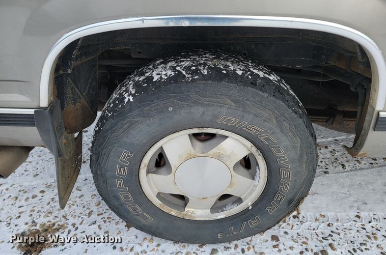 image for item LL9735 1999 Chevrolet Suburban K1500  SUV