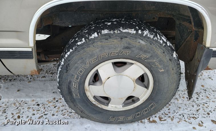 image for item LL9735 1999 Chevrolet Suburban K1500  SUV