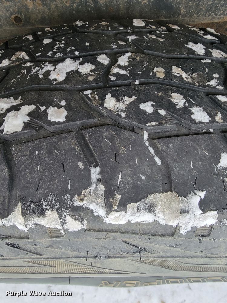 image for item LL9735 1999 Chevrolet Suburban K1500  SUV