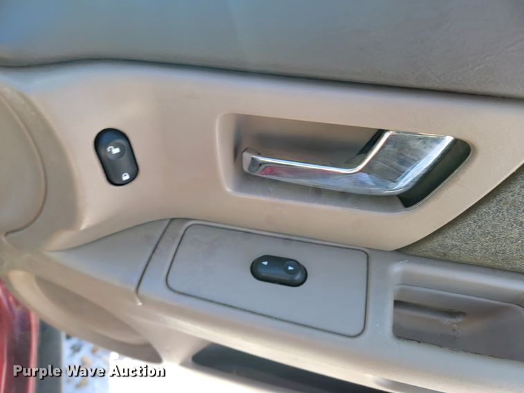 image for item LL9741 2002 Ford Taurus