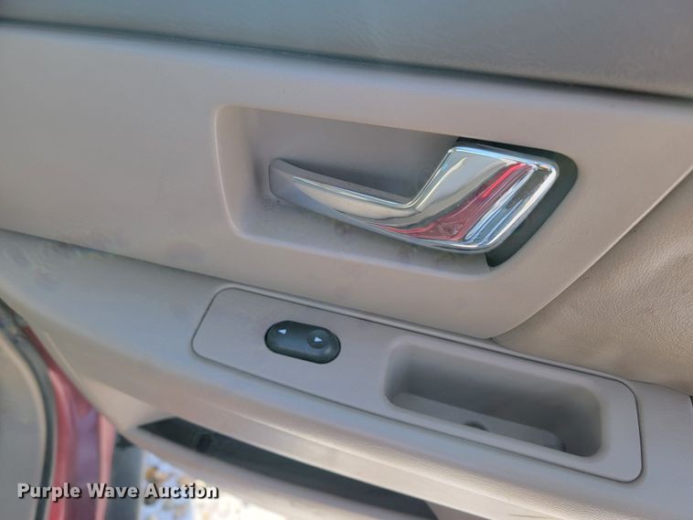 image for item LL9741 2002 Ford Taurus