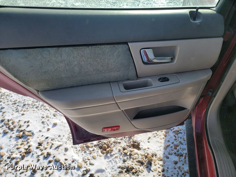 image for item LL9741 2002 Ford Taurus