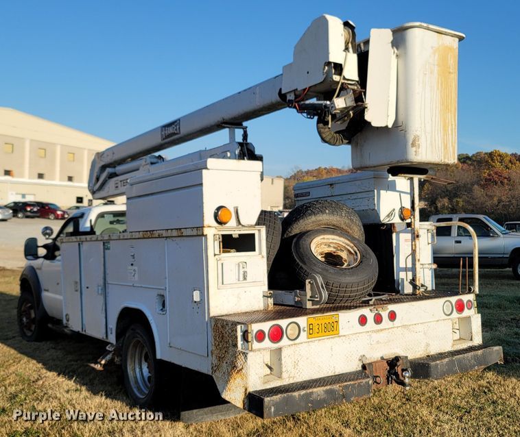 image for item LN9728 2007 Ford F550 Super Duty  bucket truck