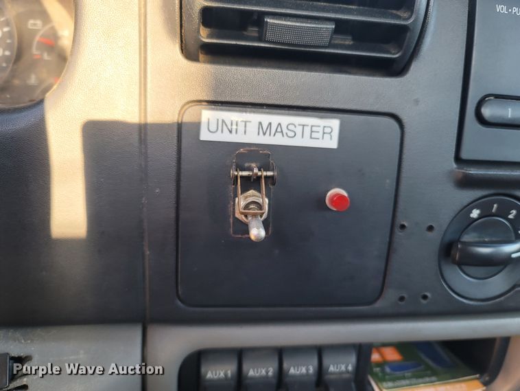 image for item LN9728 2007 Ford F550 Super Duty  bucket truck