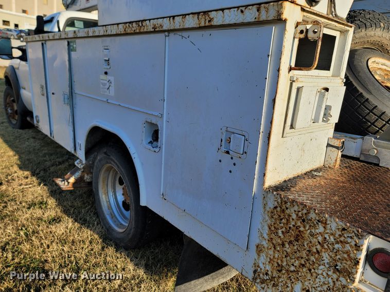 image for item LN9728 2007 Ford F550 Super Duty  bucket truck