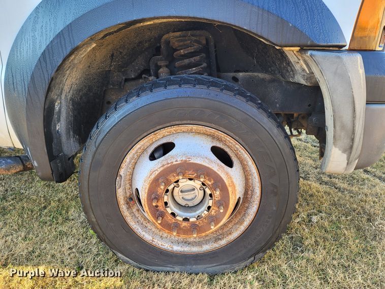 image for item LN9728 2007 Ford F550 Super Duty  bucket truck