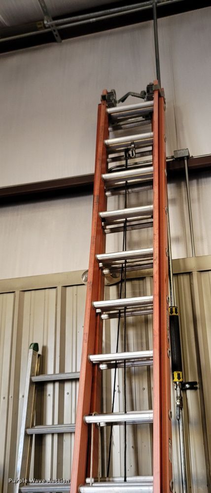 image for item LN9731 (3) extension ladders