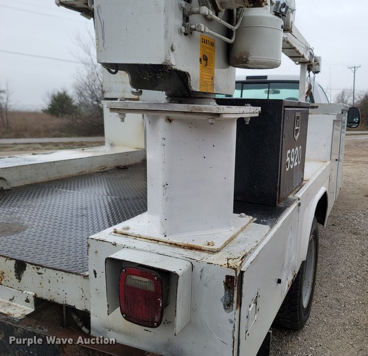 image for item LN9735 1999 Ford F450 Super Duty  utility / service truck