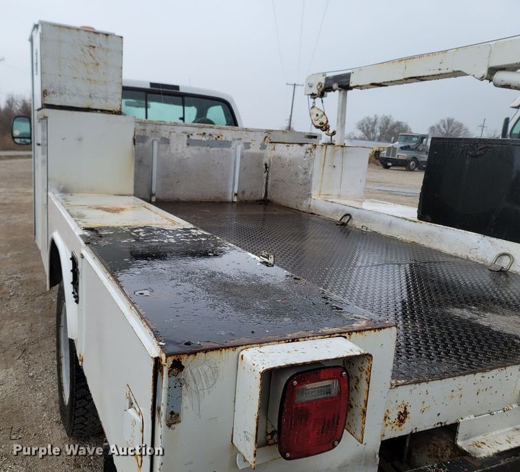 image for item LN9735 1999 Ford F450 Super Duty  utility / service truck