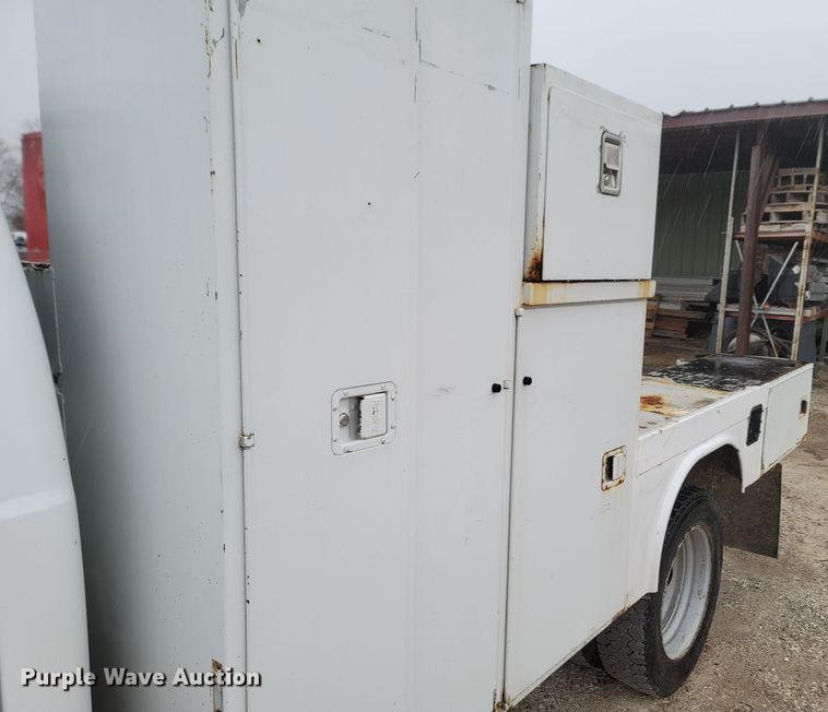 image for item LN9735 1999 Ford F450 Super Duty  utility / service truck