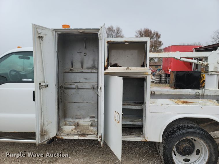 image for item LN9735 1999 Ford F450 Super Duty  utility / service truck