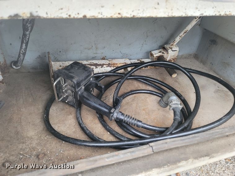 image for item LN9735 1999 Ford F450 Super Duty  utility / service truck