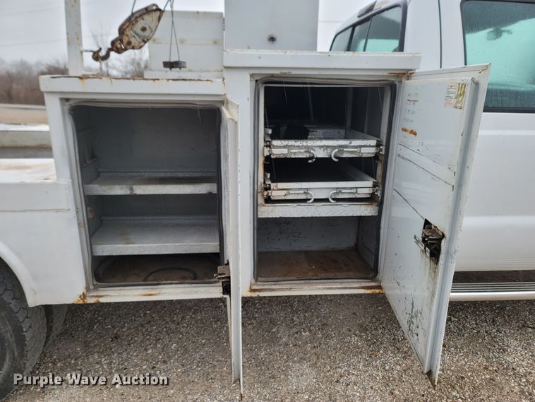 image for item LN9735 1999 Ford F450 Super Duty  utility / service truck