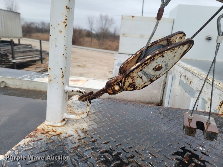 image for item LN9735 1999 Ford F450 Super Duty  utility / service truck