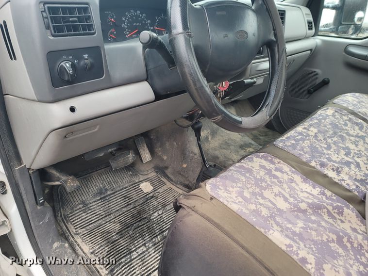 image for item LN9735 1999 Ford F450 Super Duty  utility / service truck