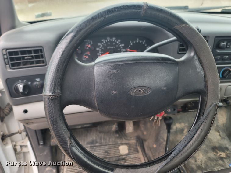 image for item LN9735 1999 Ford F450 Super Duty  utility / service truck