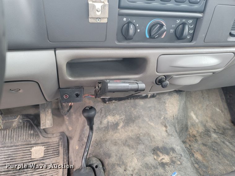 image for item LN9735 1999 Ford F450 Super Duty  utility / service truck