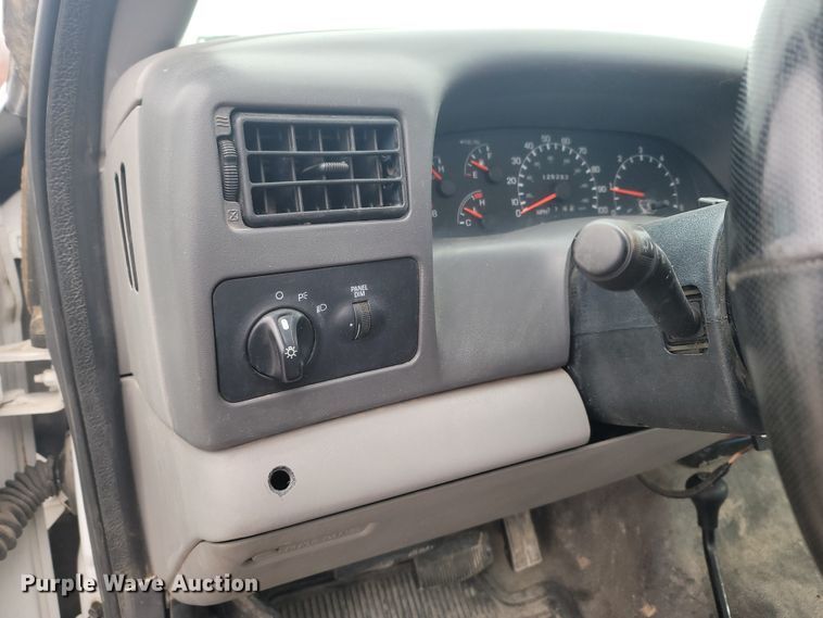 image for item LN9735 1999 Ford F450 Super Duty  utility / service truck