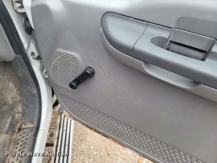 image for item LN9735 1999 Ford F450 Super Duty  utility / service truck