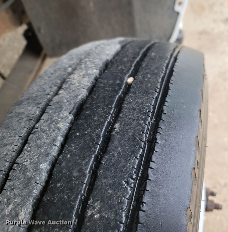 image for item LN9735 1999 Ford F450 Super Duty  utility / service truck