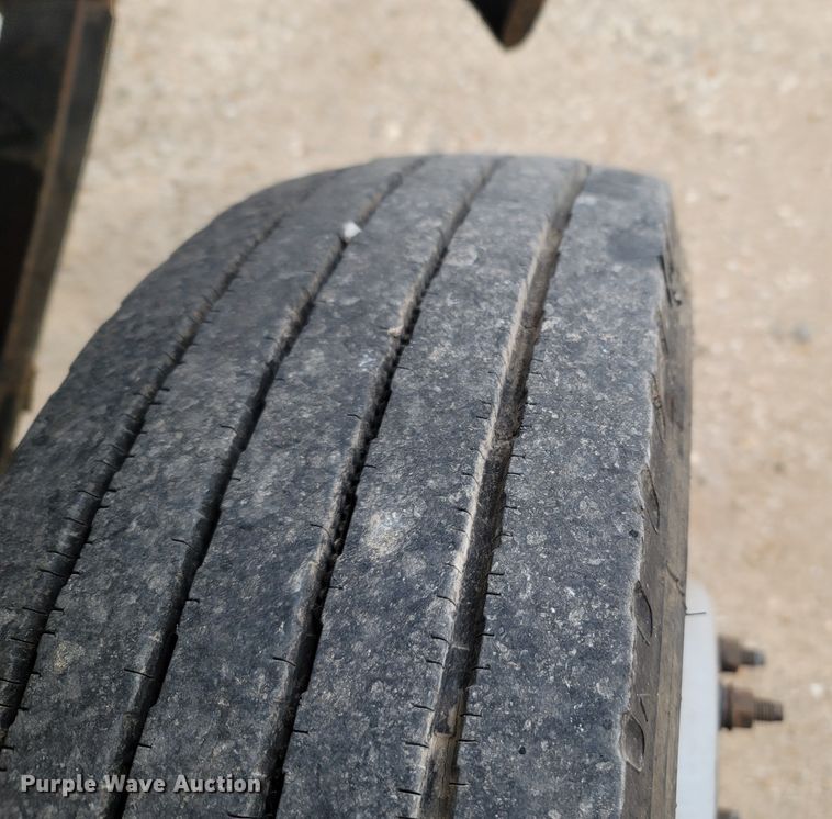 image for item LN9735 1999 Ford F450 Super Duty  utility / service truck