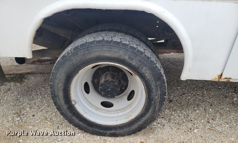 image for item LN9735 1999 Ford F450 Super Duty  utility / service truck