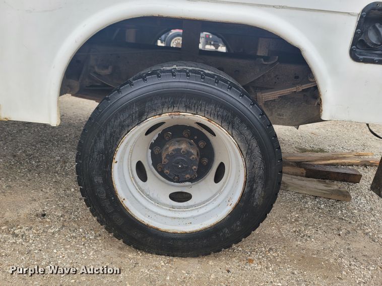 image for item LN9735 1999 Ford F450 Super Duty  utility / service truck