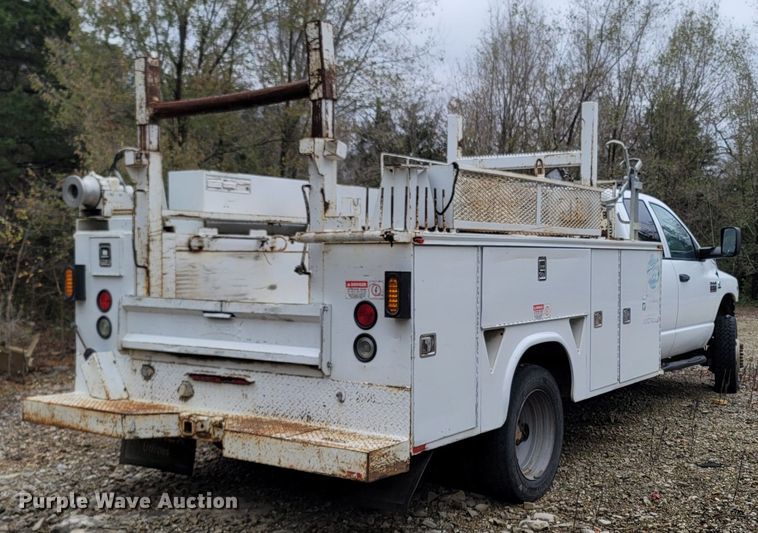 image for item LN9764 2010 Dodge Ram 5500  utility / service truck