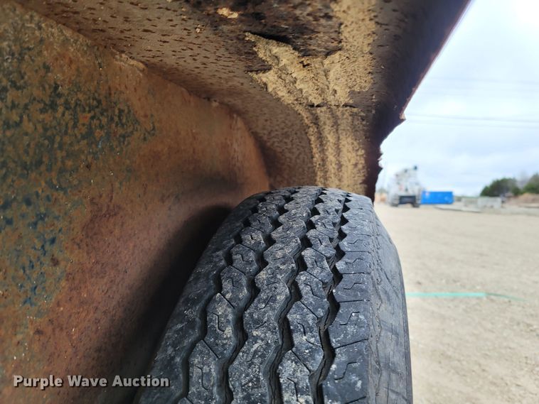 image for item LN9769 2000 Double L  utility trailer