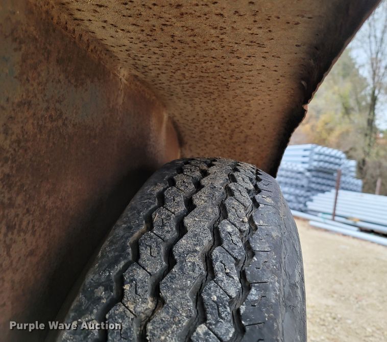 image for item LN9769 2000 Double L  utility trailer