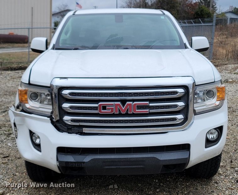 image for item LN9772 2015 GMC Canyon SLE  Crew Cab pickup truck