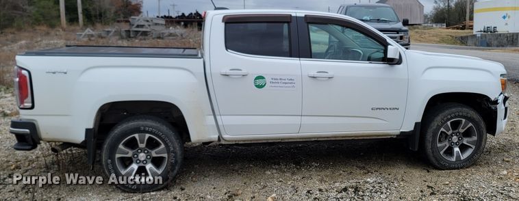 image for item LN9772 2015 GMC Canyon SLE  Crew Cab pickup truck