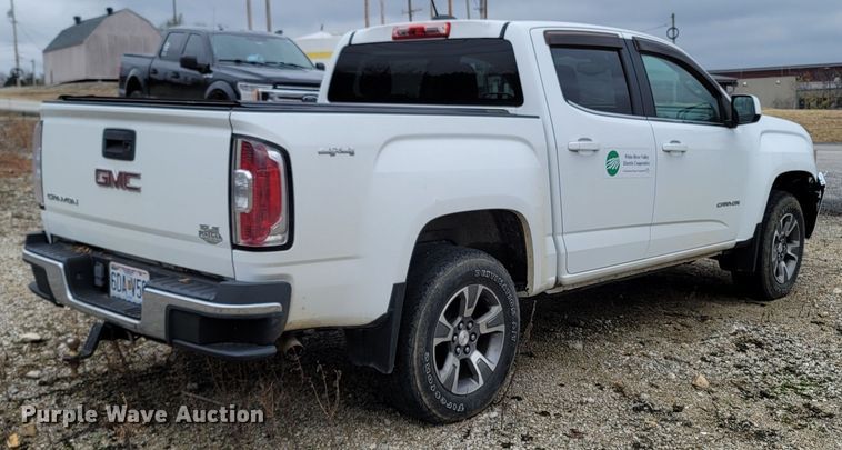 image for item LN9772 2015 GMC Canyon SLE  Crew Cab pickup truck