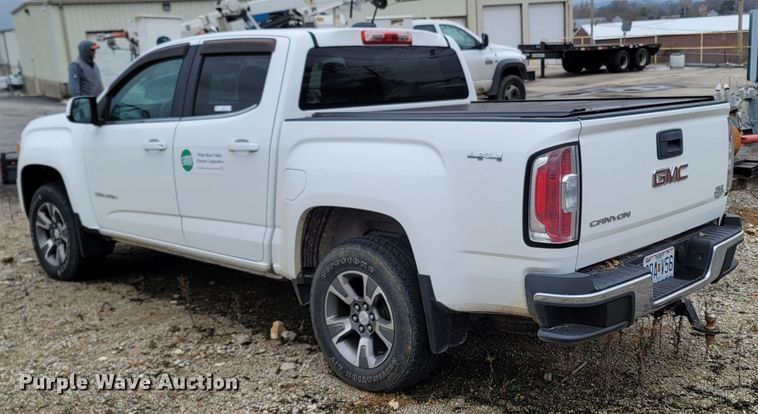 image for item LN9772 2015 GMC Canyon SLE  Crew Cab pickup truck