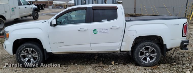 image for item LN9772 2015 GMC Canyon SLE  Crew Cab pickup truck