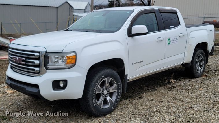 image for item LN9772 2015 GMC Canyon SLE  Crew Cab pickup truck