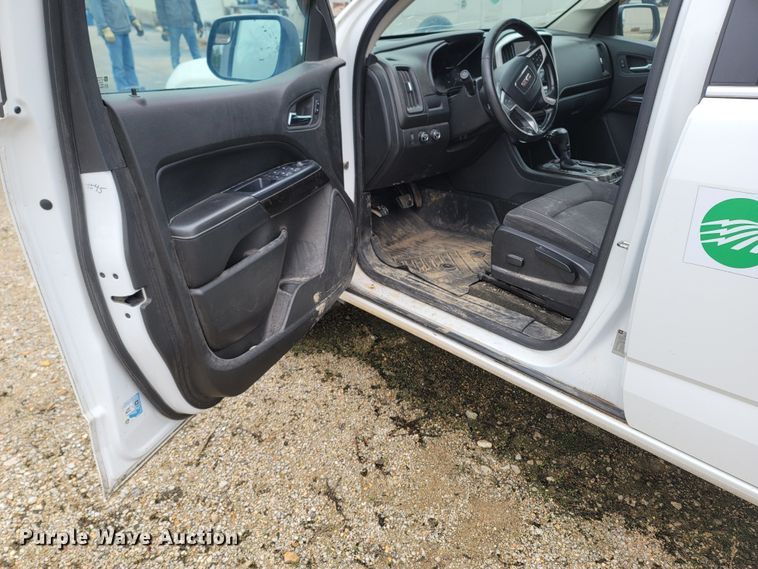 image for item LN9772 2015 GMC Canyon SLE  Crew Cab pickup truck