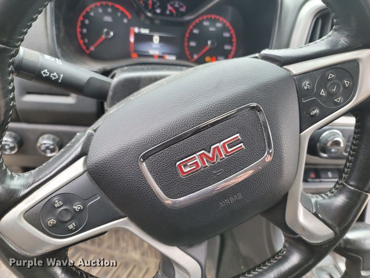 image for item LN9772 2015 GMC Canyon SLE  Crew Cab pickup truck