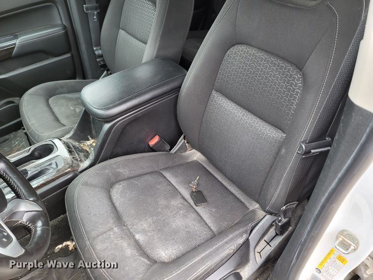 image for item LN9772 2015 GMC Canyon SLE  Crew Cab pickup truck