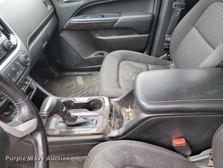 image for item LN9772 2015 GMC Canyon SLE  Crew Cab pickup truck