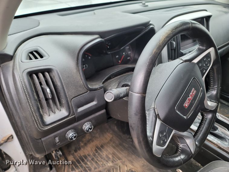 image for item LN9772 2015 GMC Canyon SLE  Crew Cab pickup truck