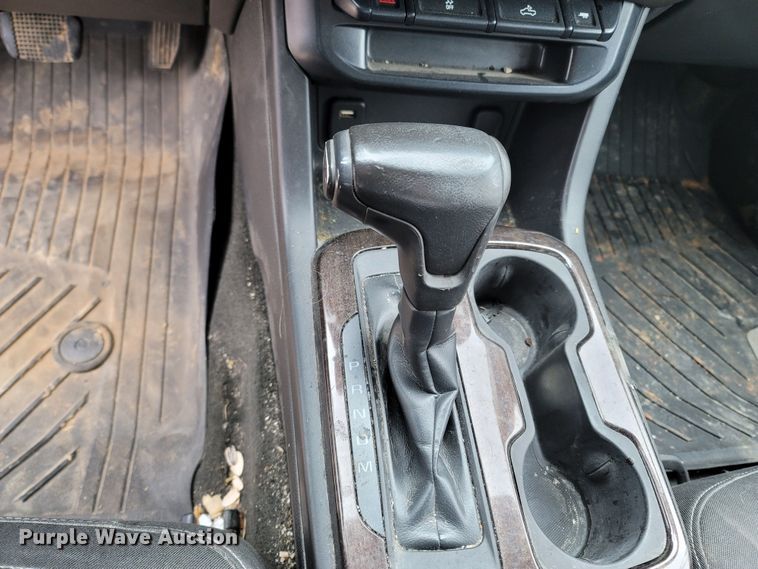 image for item LN9772 2015 GMC Canyon SLE  Crew Cab pickup truck