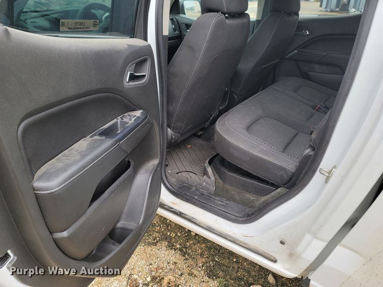 image for item LN9772 2015 GMC Canyon SLE  Crew Cab pickup truck