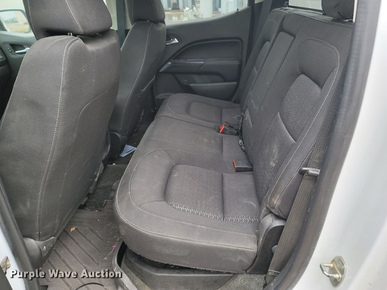 image for item LN9772 2015 GMC Canyon SLE  Crew Cab pickup truck